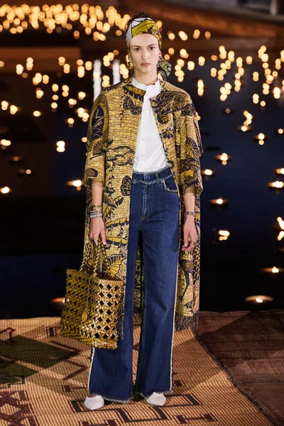 Look 18
